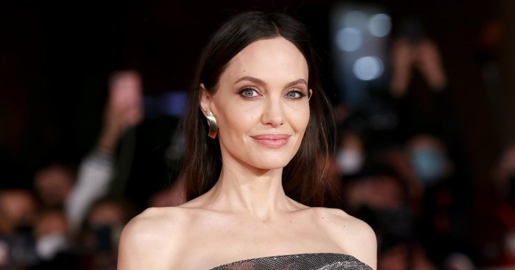 Angelina Jolie Says She Doesn't ‘Have a Social Life’ in ‘Shallow’ Hollywood