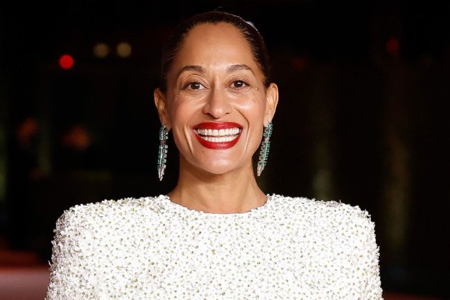 Tracee Ellis Ross Puts a Tropical Spin on a Wintry White Fur Coat