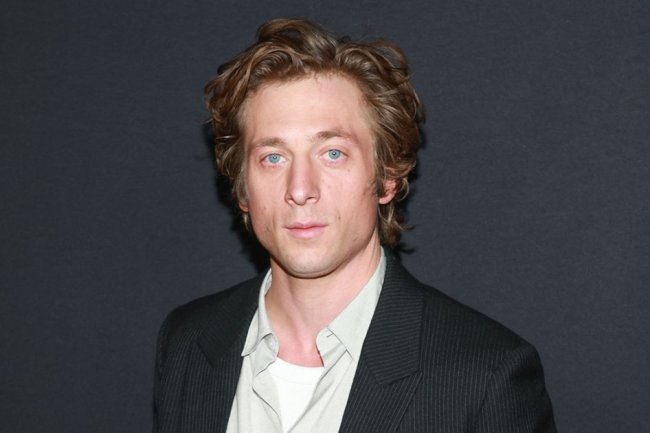 Jeremy Allen White’s Hotness Evolution Has Us Saying 'Yes, Chef!'