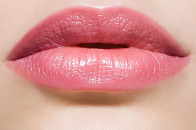 How I'm Embracing the '90s Lip Trend for the Perfect Pout