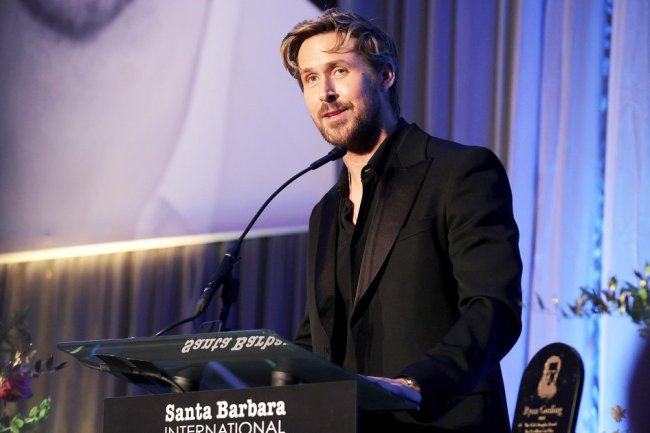 Ryan Gosling Honors 'Girl of My Dreams' Eva Mendes While Accepting Award