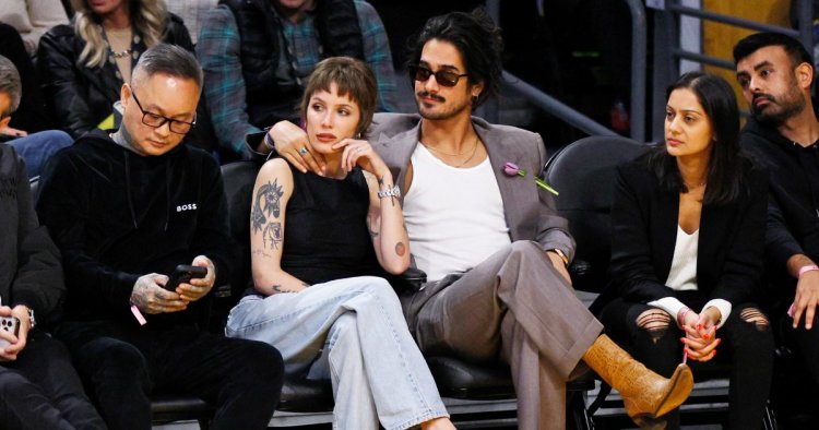 Halsey and Avan Jogia Are Courtside Cuties at Los Angeles Lakers Game