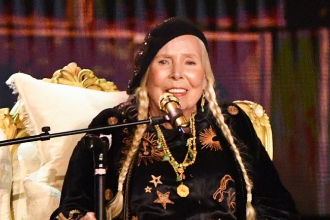 Joni Mitchell Performs at the Grammys for the 1st Time at Age 80