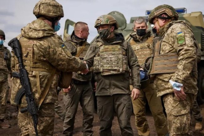 乌克兰从“大反攻”到“弃重镇”，俄乌战局走向何方？