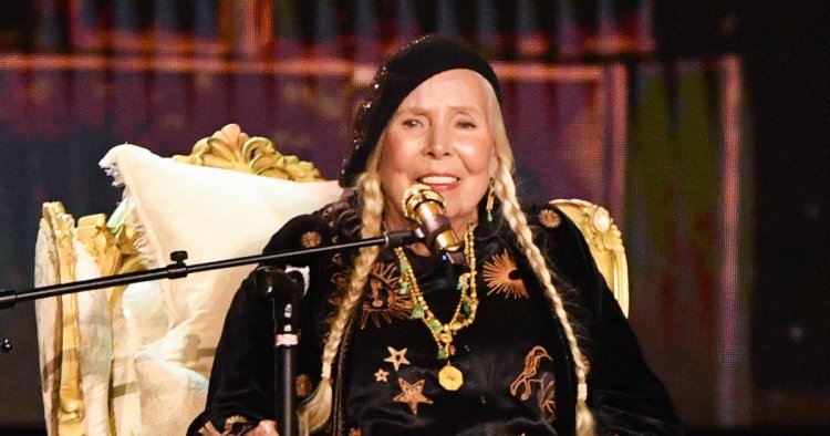 Joni Mitchell Performs at the Grammys for the 1st Time at Age 80