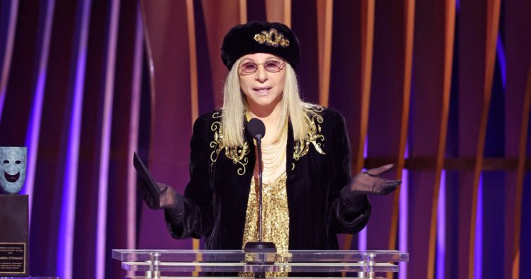 Barbra Streisand Receives Standing Ovation With SAG Life Achievement Award