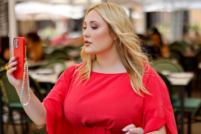 17 Transitional Pieces That Look Best on Curvy Women