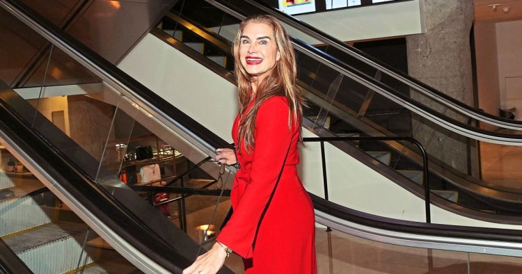 Brooke Shields' Comfy-Chic Airport Shoes Are From a Helen Mirren-Loved Brand