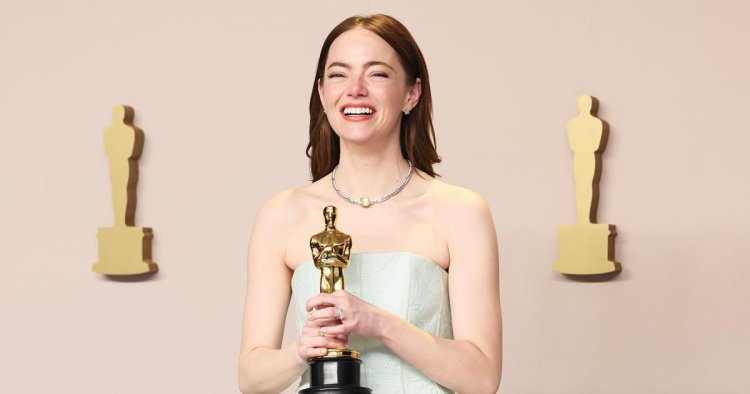 Emma Stone Jokes Breaking Her Louis Vuitton Oscars Dress Was Her Fault
