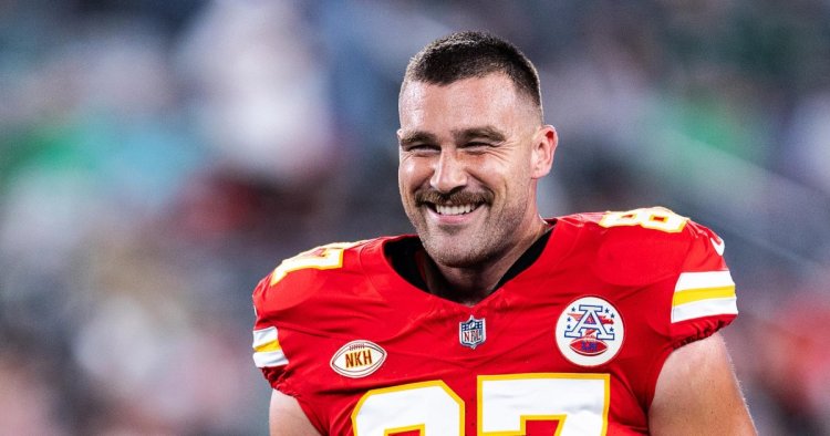 Travis Kelce Is 'The Perfect Host' for 'Are You Smarter Than a Celebrity'