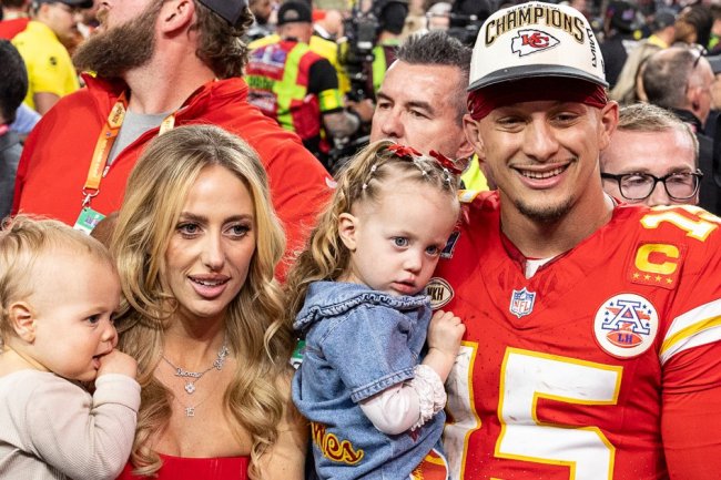 Patrick Mahomes Sweetly Reads Picture Books to His 2 Kids
